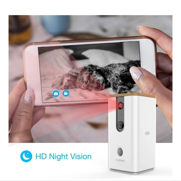 Nib 3in1 Treat Tosser + 2 way speakers + camera (WiFi+app) Attn ALL Pet Lovers - Picture 8 of 11